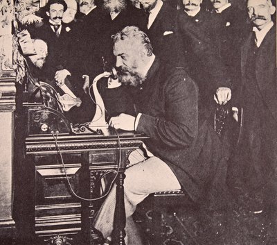 Alexander Graham Bell die het eerste gesprek tussen New York en Chicago voert, 1892 door American Photographer